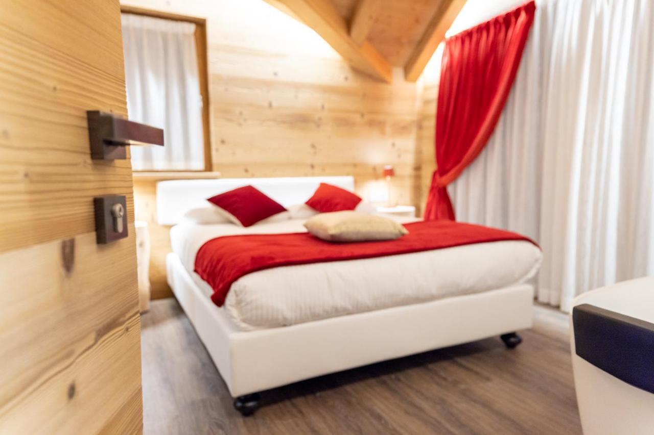 Chalet Imbosc'Che - 5 Beautiful Rooms In Charming B&B Livigno Exterior photo